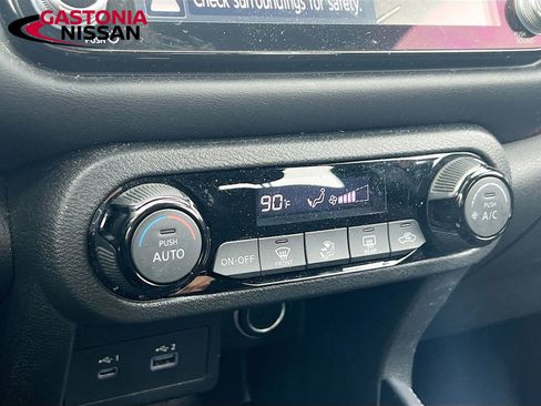 Used 2022 Nissan Kicks SR image 18