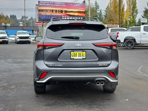 New 2025 Toyota Highlander XSE image 8