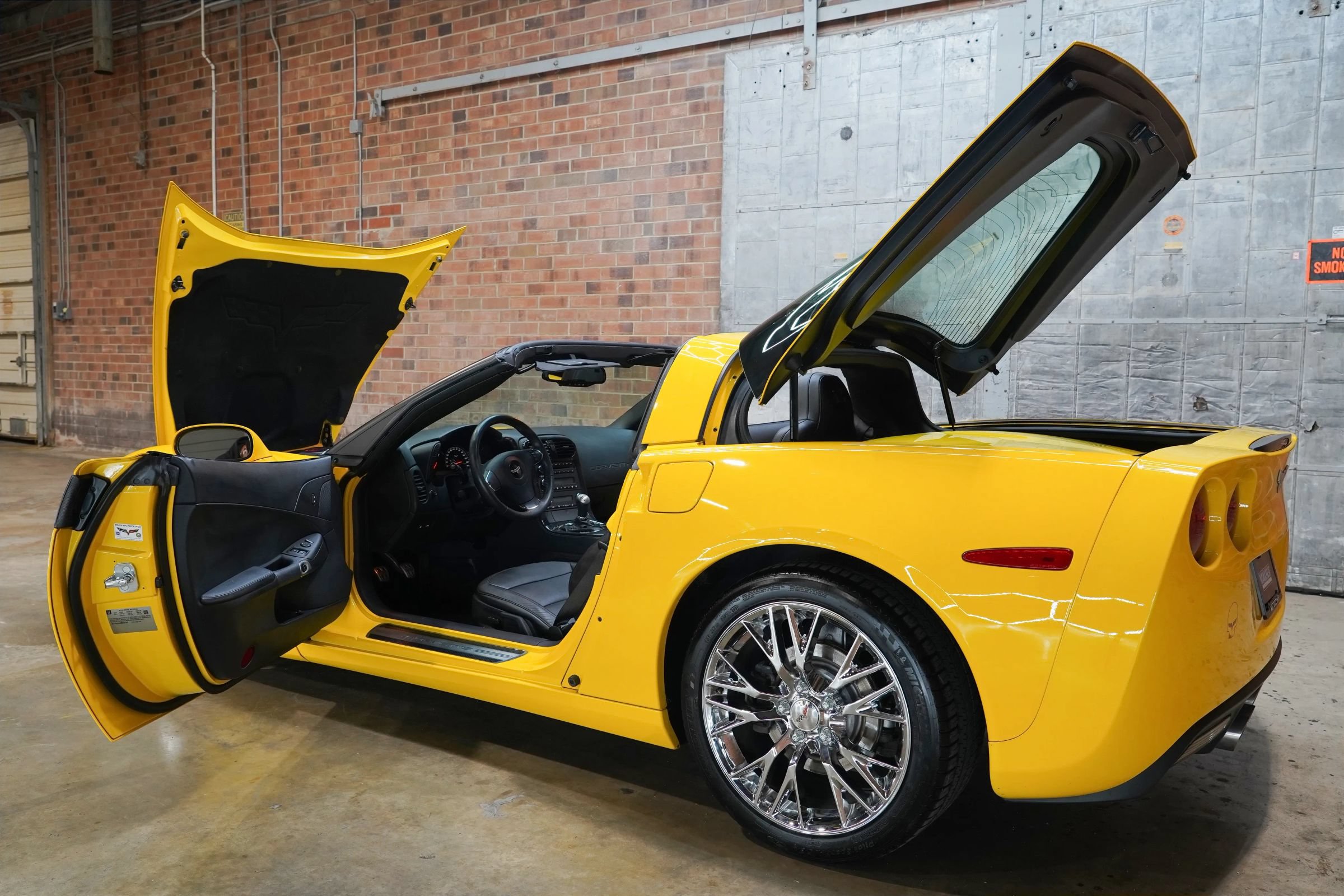 Used 2012 Chevrolet Corvette Coupe w/ Roof Package RWD image 37