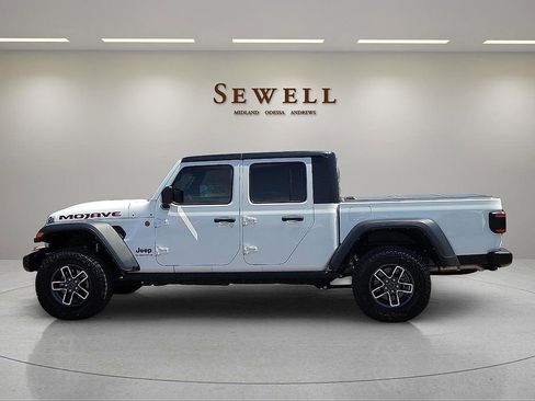 Used 2024 Jeep Gladiator Mojave w/ Technology Group AWD/4WD image 2