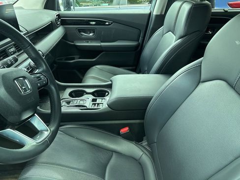 Used 2025 Honda Pilot EX-L image 3