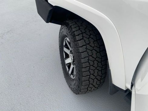 Used 2018 Toyota 4Runner TRD Off-Road Premium AWD/4WD image 28