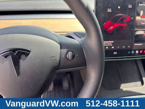 Used 2025 Tesla Model Y Long Range RWD image 21