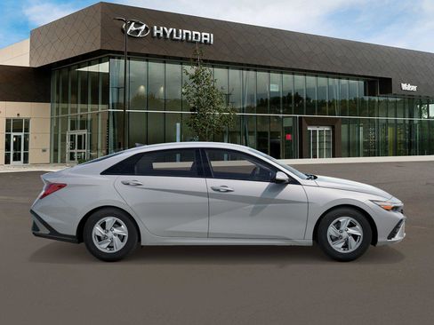 New 2026 Hyundai Elantra SE image 8