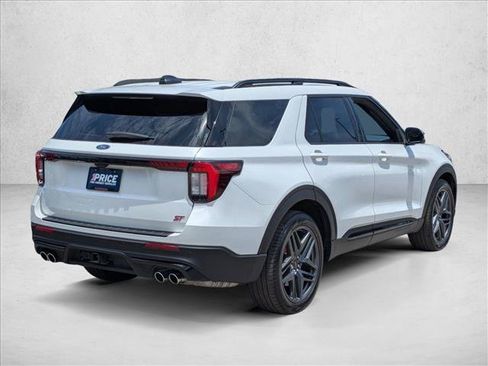 Used 2025 Ford Explorer ST AWD/4WD image 5