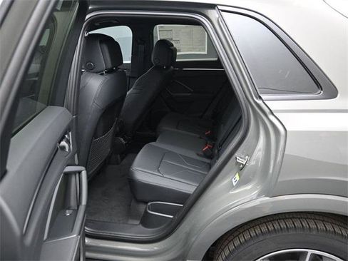 New 2025 Audi Q3 2.0T Premium image 11
