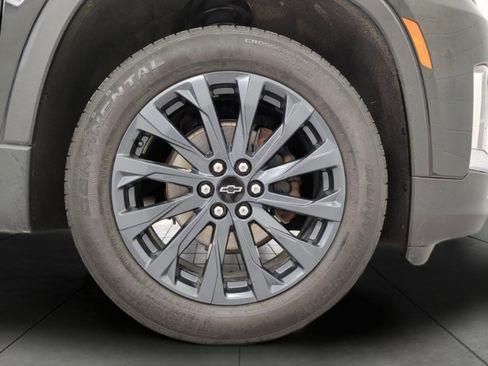Used 2023 Chevrolet Traverse RS image 3