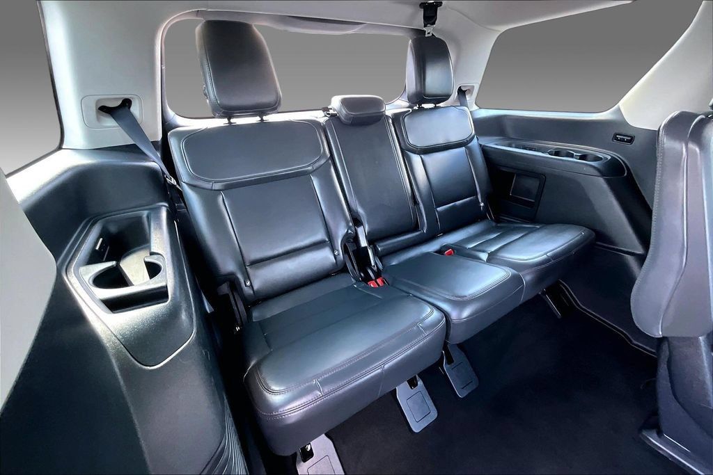 Used 2025 Ford Expedition Active RWD image 23
