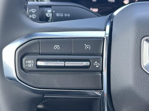 New 2026 GMC Canyon Elevation w/ LPO, Black Badging Package RWD image 13