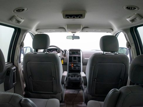 Used 2010 Dodge Grand Caravan SE w/ Climate Group FWD image 19