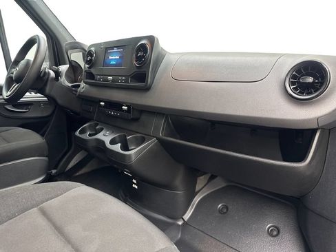 Used 2024 Mercedes-Benz Sprinter 2500 image 44
