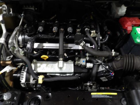 Used 2022 Nissan Versa SR FWD image 21