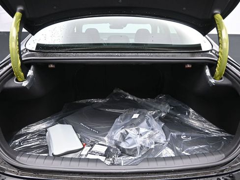 New 2025 Hyundai Sonata Limited image 32