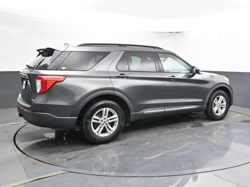 Used 2020 Ford Explorer XLT w/ Comfort Package AWD/4WD image 3