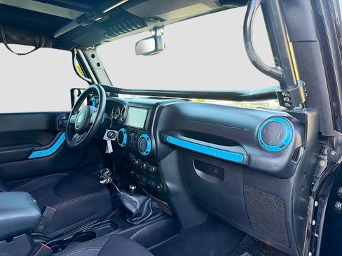 Used 2013 Jeep Wrangler Unlimited Rubicon w/ Connectivity Group image 14