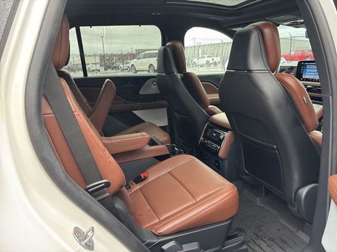 Certified 2025 Lincoln Aviator Reserve w/ Luxury Package image 10