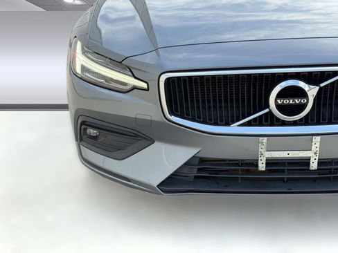 Used 2021 Volvo S60 T5 Momentum image 11