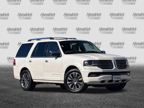 Used 2017 Lincoln Navigator Select image 2