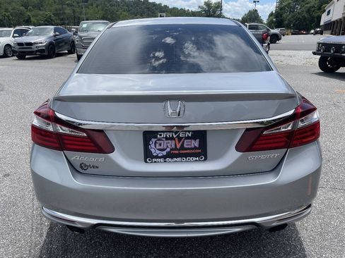 Used 2017 Honda Accord Sport image 10