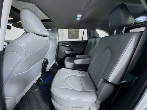 Used 2024 Toyota Highlander XLE image 23