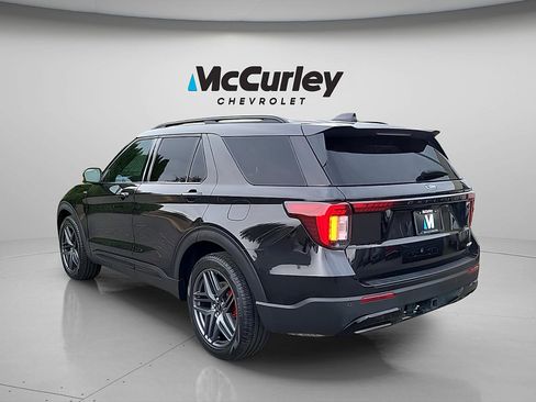 Used 2025 Ford Explorer ST-Line w/ ST-Line Street Pack AWD/4WD image 5