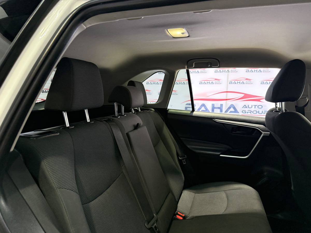 Used 2022 Toyota RAV4 LE AWD/4WD image 39
