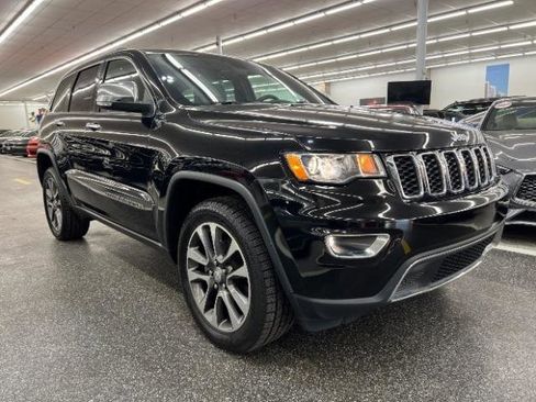 Used 2018 Jeep Grand Cherokee Limited image 3