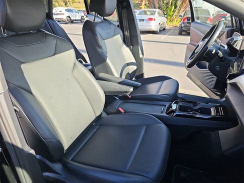 Certified 2022 Volkswagen ID.4 Pro S image 10
