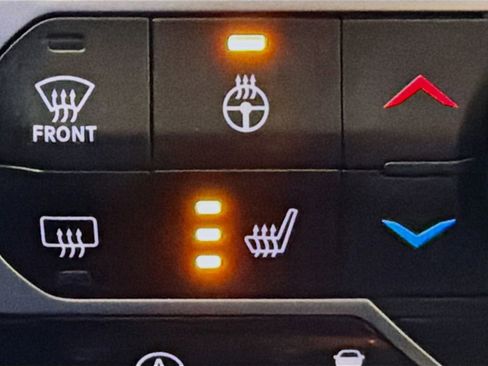 Used 2020 Jeep Wrangler Unlimited Sahara image 34