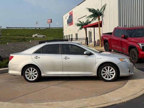 Used 2014 Toyota Camry XLE w/ Leather Package FWD image 2