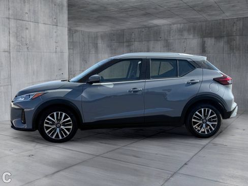 Used 2021 Nissan Kicks SV FWD image 3