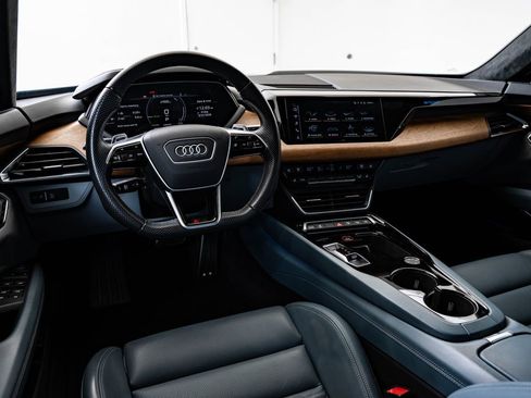 Used 2022 Audi RS e-tron GT AWD/4WD image 4