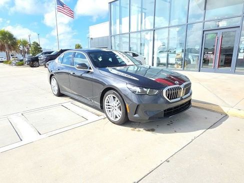 Used 2025 BMW 530i image 2