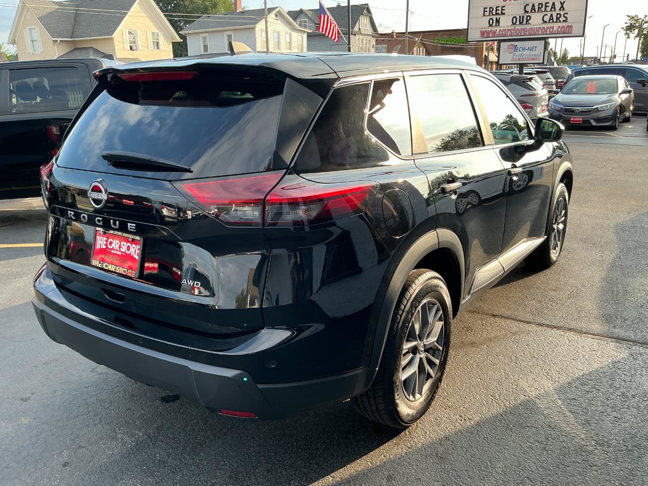 Used 2024 Nissan Rogue S AWD/4WD image 4