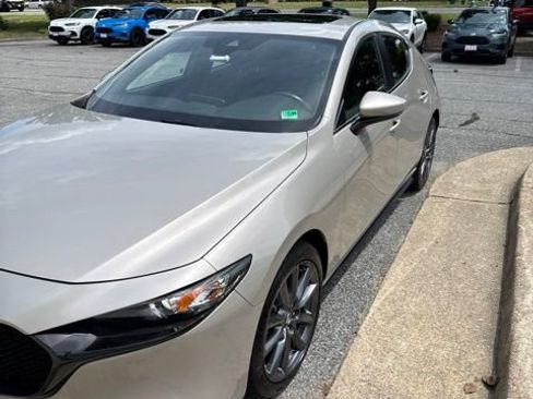 Used 2023 MAZDA MAZDA3 s FWD image 1
