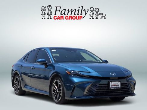 Used 2025 Toyota Camry XLE w/ Premium Package FWD image 2