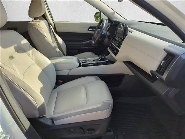 Used 2023 Nissan Pathfinder SL AWD/4WD image 29