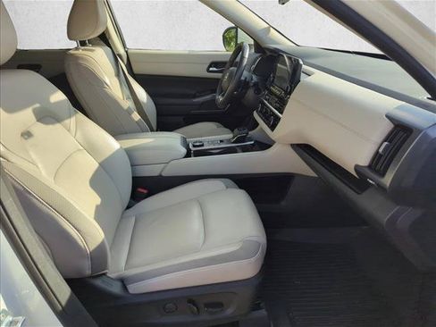 Used 2023 Nissan Pathfinder SL AWD/4WD image 29