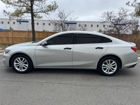 Used 2018 Chevrolet Malibu LT FWD image 6