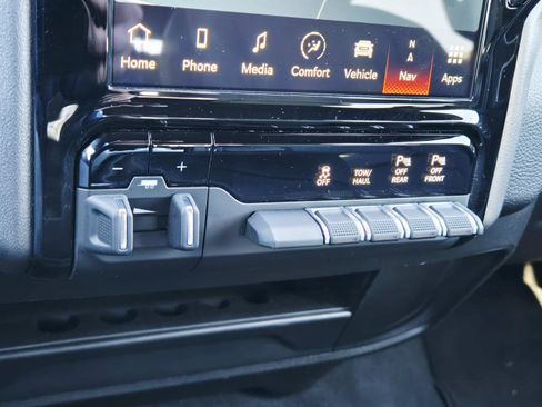 Used 2024 RAM 2500 Big Horn w/ Night Edition image 31