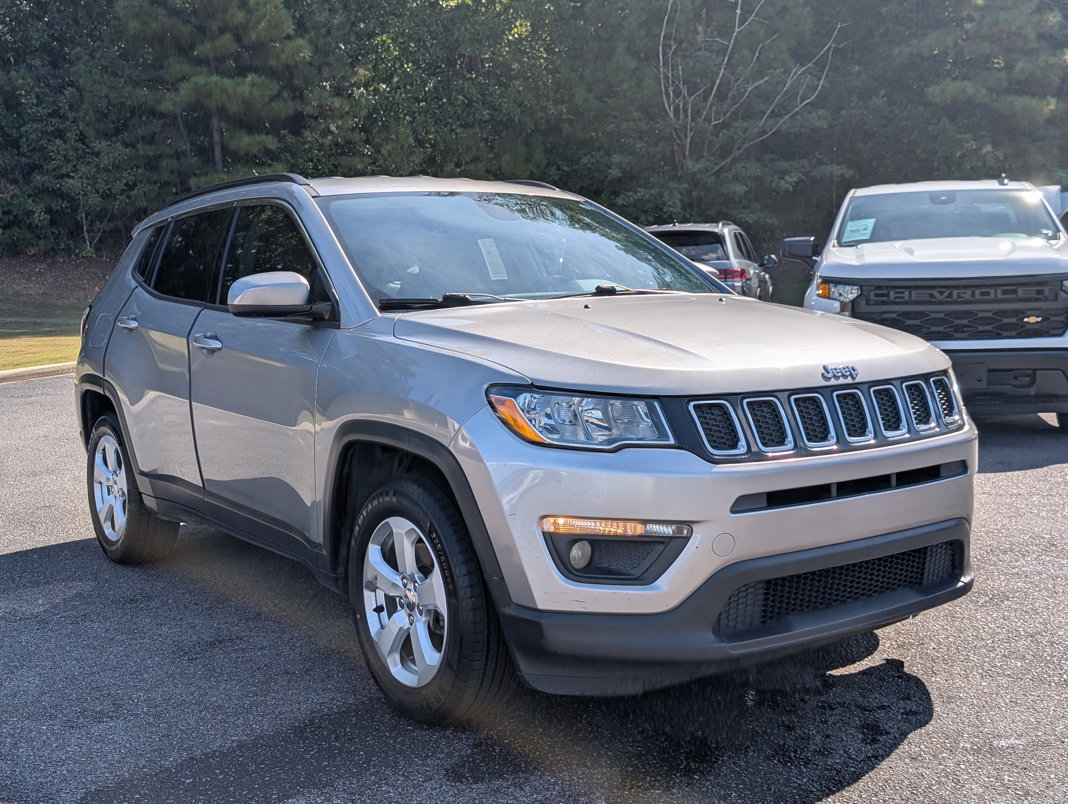 Used 2018 Jeep Compass Latitude FWD image 11