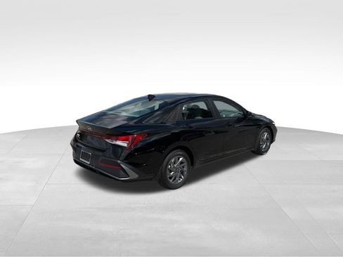 Used 2024 Hyundai Elantra SEL FWD image 6