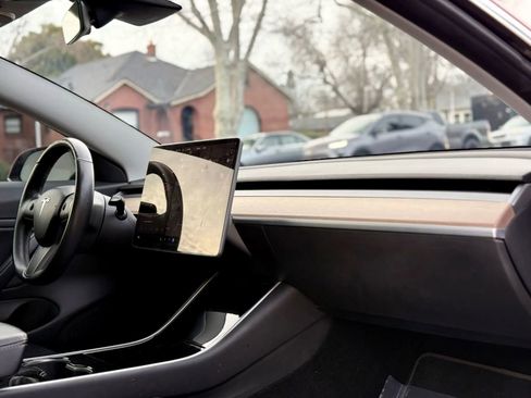 Used 2018 Tesla Model 3 Performance image 12