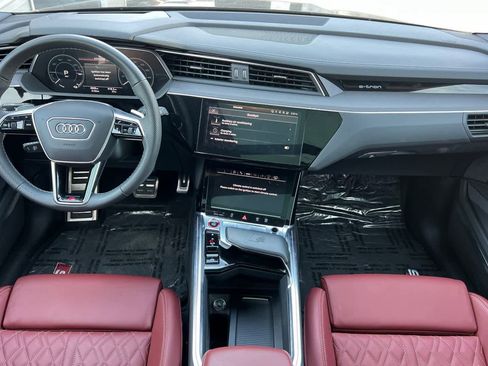 Used 2024 Audi Q8 e-tron Prestige w/ Prestige Package image 4