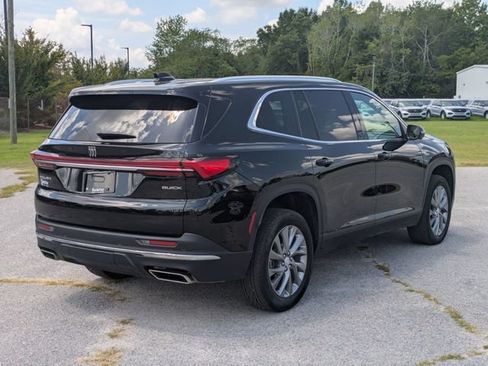 Used 2025 Buick Enclave Preferred FWD image 3