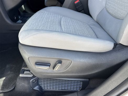 Used 2025 Toyota Sienna LE image 19