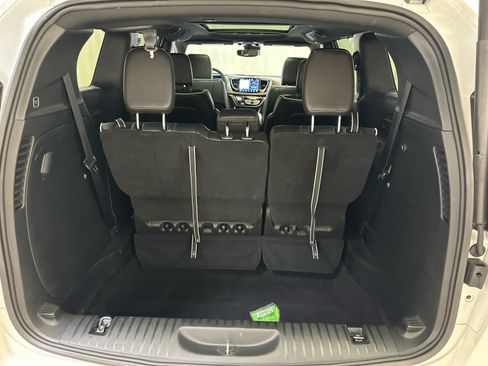 Used 2026 Chrysler Pacifica Limited FWD image 27