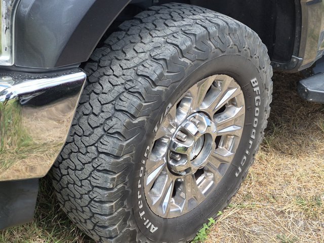Used 2019 Ford F250 XLT w/ XLT Premium Package AWD/4WD image 6
