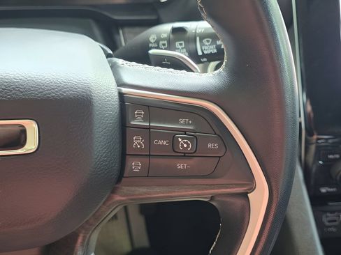 Used 2022 Jeep Grand Cherokee Limited AWD/4WD image 21