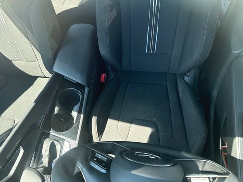 Used 2024 Hyundai Elantra Blue FWD image 12